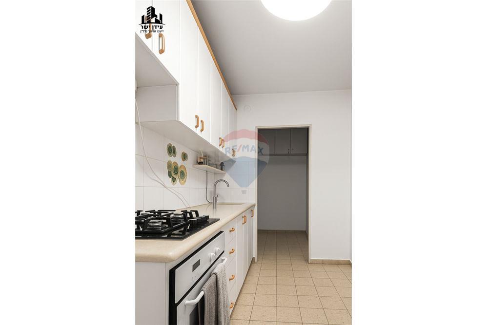 Apartment for Sale in Tel Aviv - Image 4