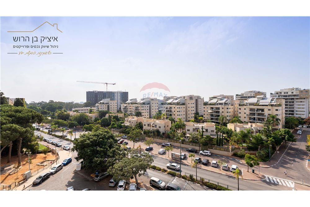 Apartment for Sale in קרית אונו - Image 4