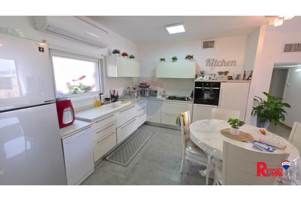 Apartment for Sale in Holon - Image 4