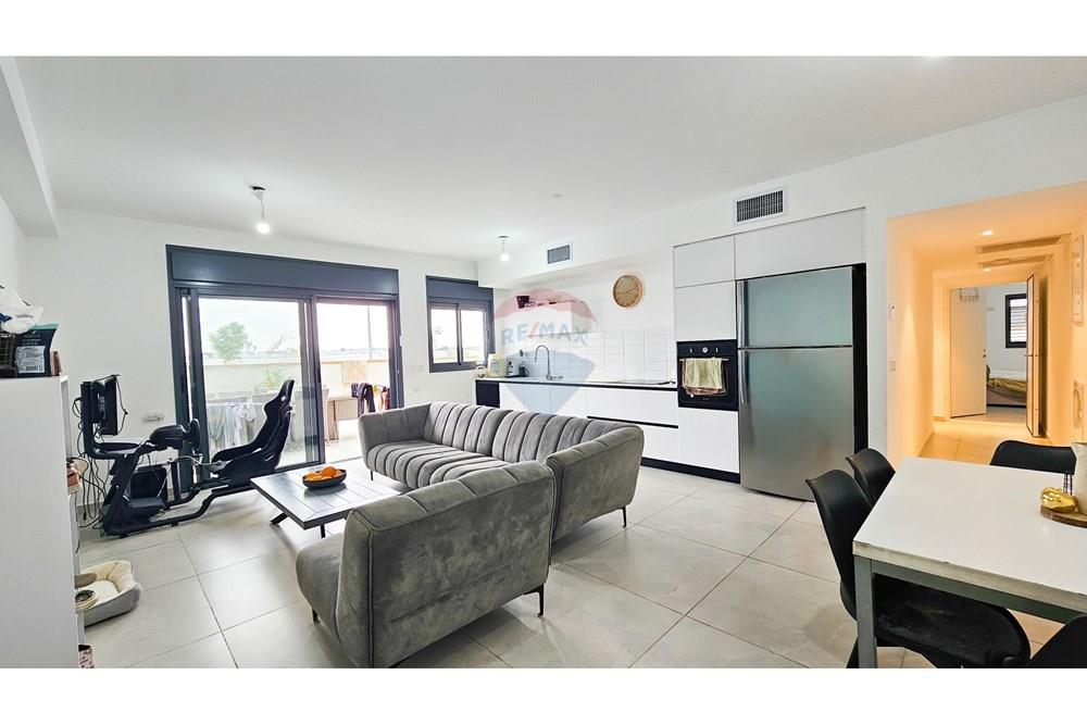Apartment for Sale in גן יבנה - Image 4