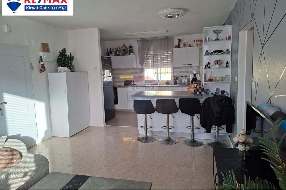 Apartment for Sale in קרית גת - Image 2