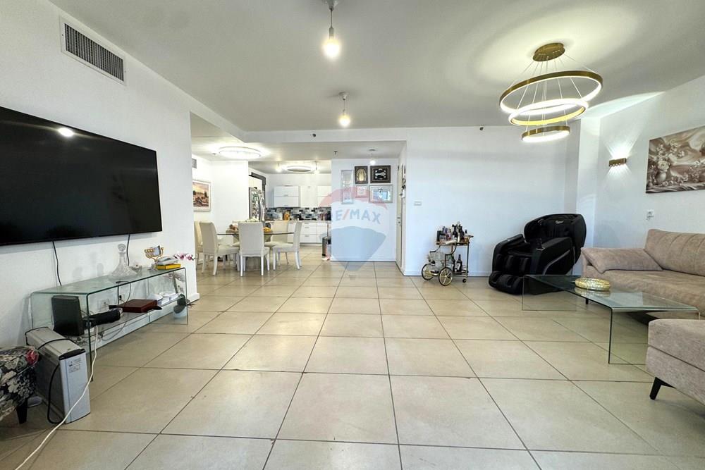 Apartment for Sale in Hod HaSharon - Image 1