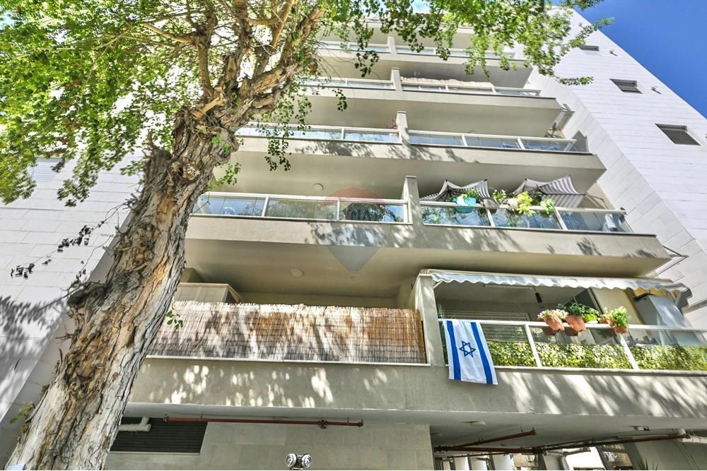 Apartment for Sale in Rishon LeZion - Image 2