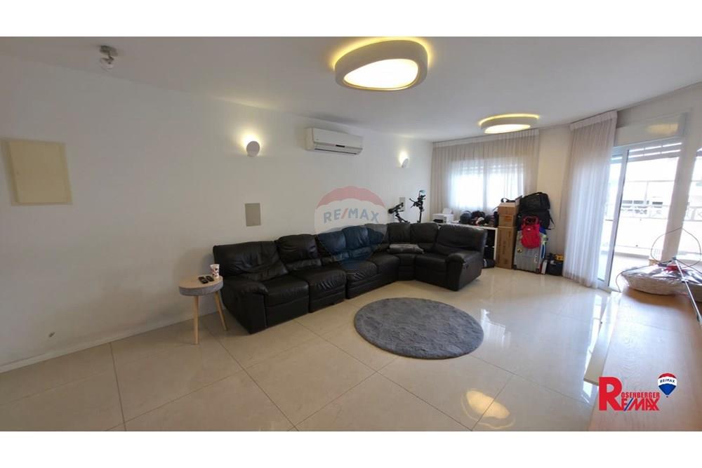 Apartment for Sale in Rishon LeZion - Image 3