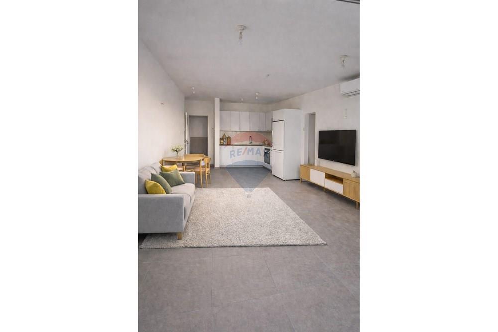 Apartment for Sale in Tel Aviv - Image 2