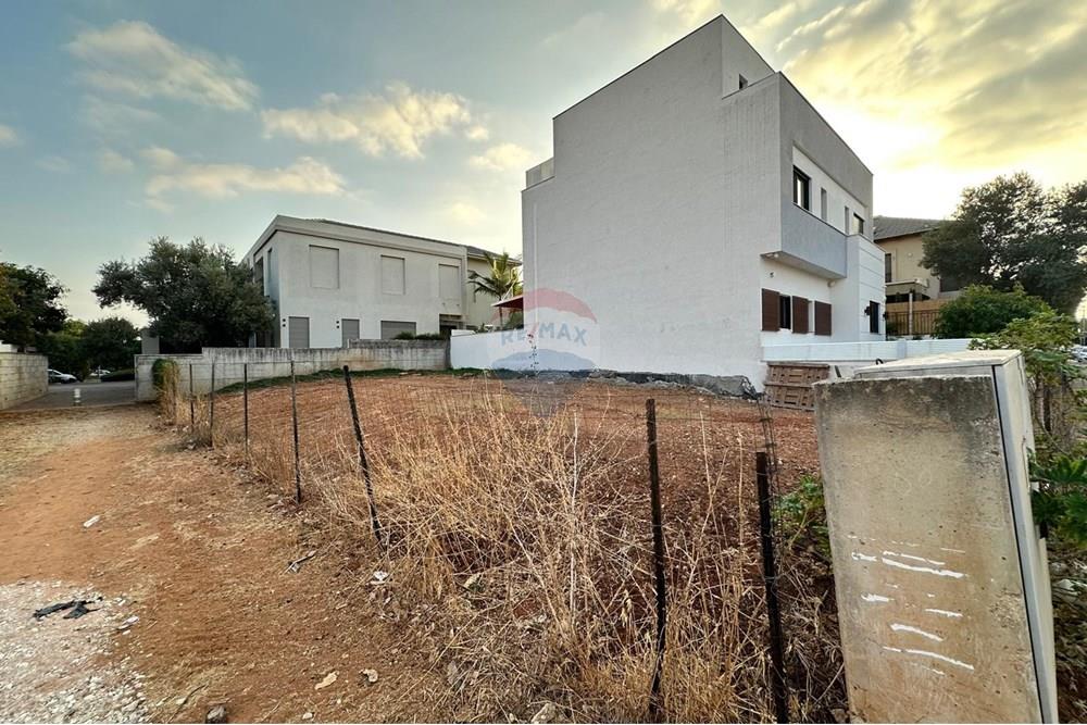 Apartment for Sale in Kfar Saba - Image 2