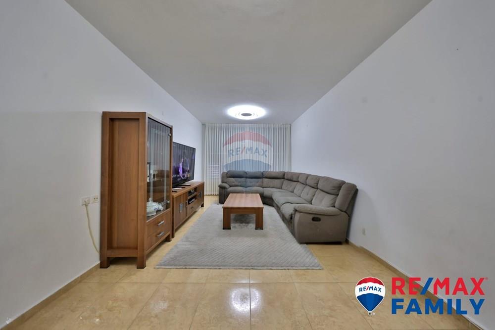 Apartment for Sale in Kiryat Yam - Image 2