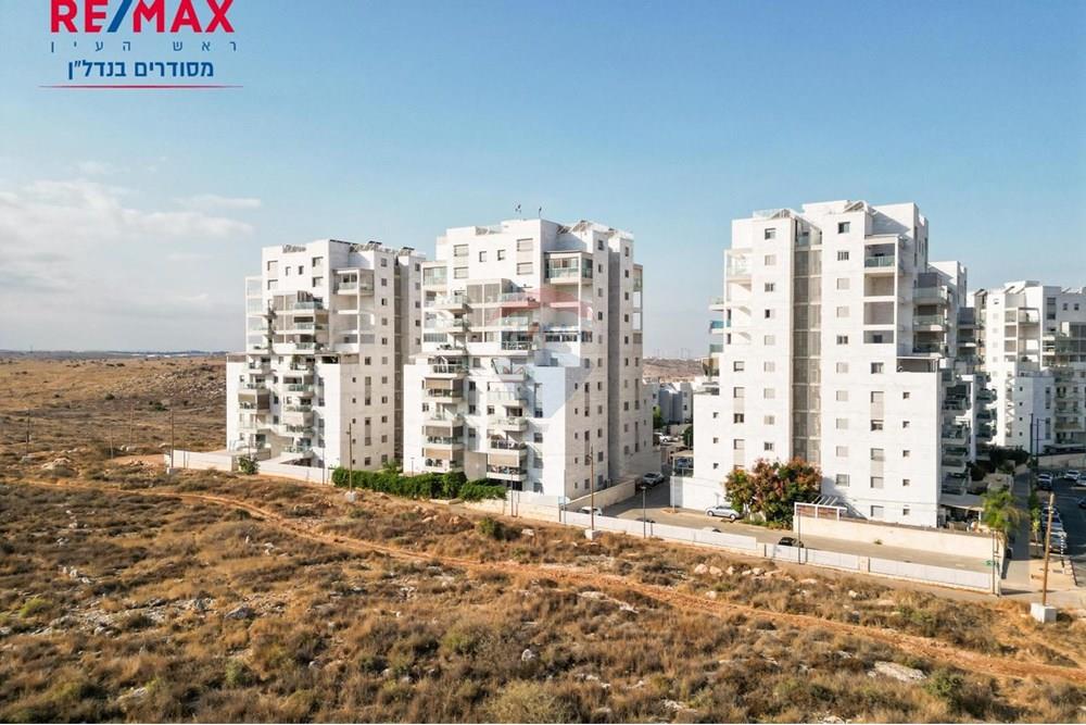Apartment for Sale in ראש העין - Image 1