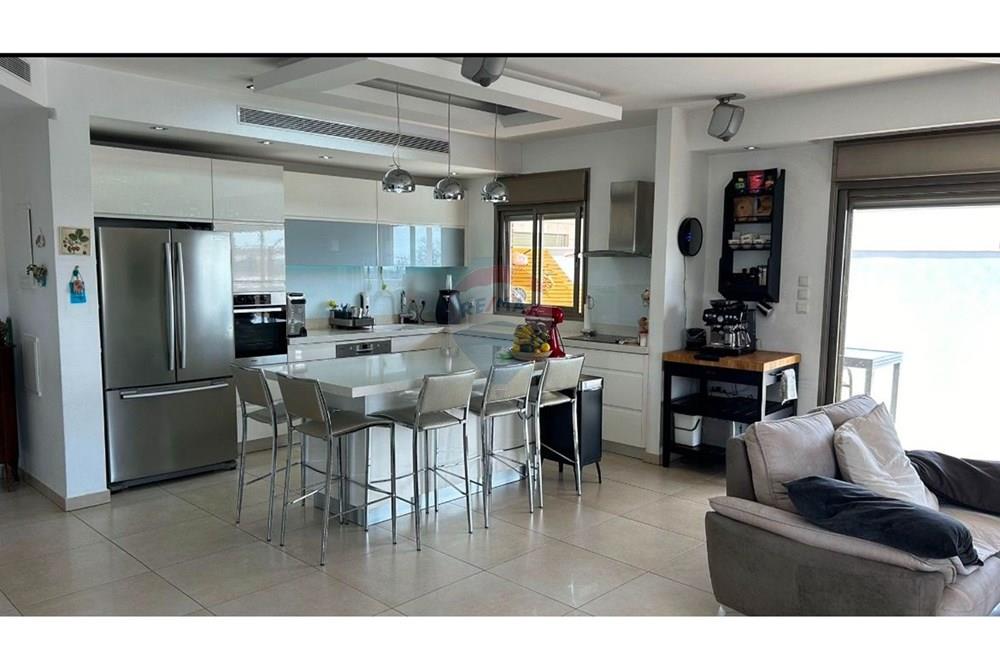 Apartment for Sale in Rishon LeZion - Image 2