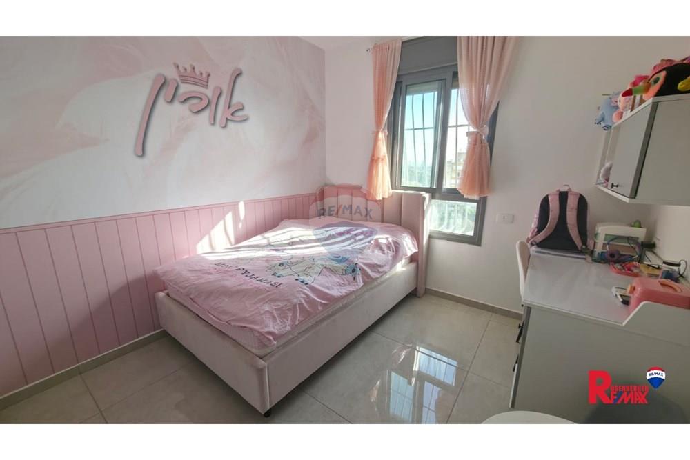 Apartment for Sale in אזור - Image 7