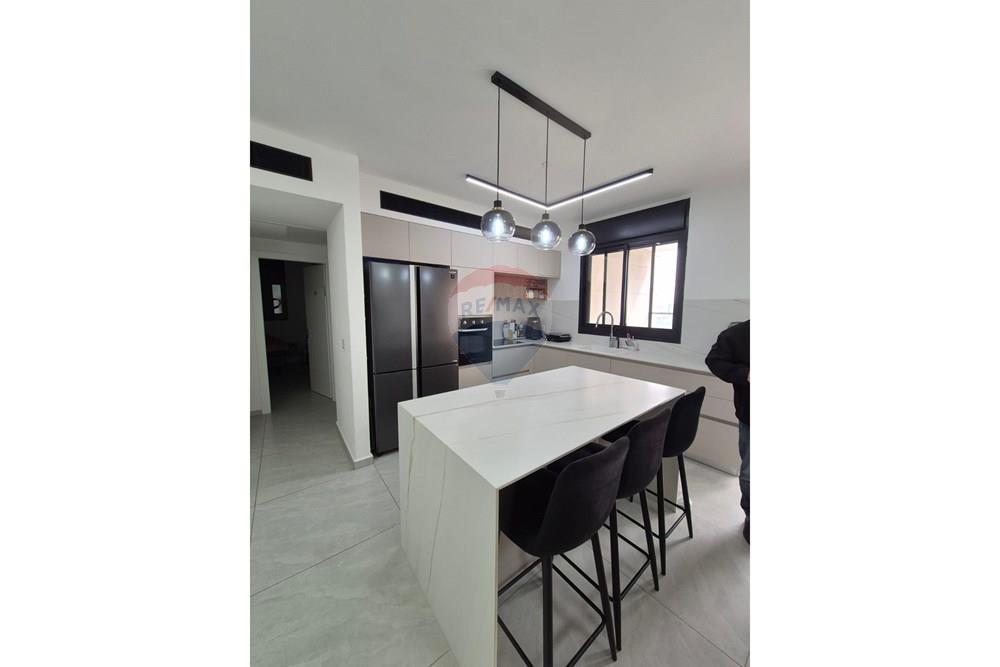 Apartment for Sale in Lod - Image 1