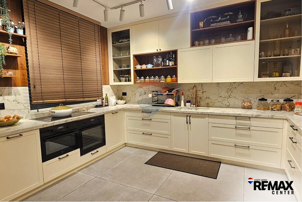 Apartment for Sale in Holon - Image 2