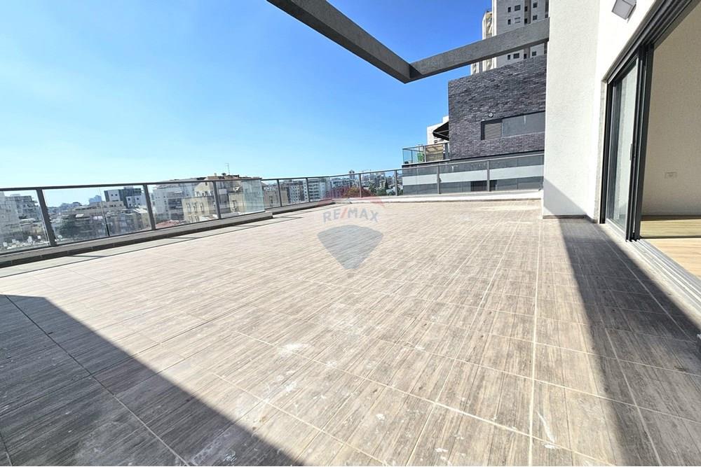 Apartment for Sale in Ramat Gan - Image 1