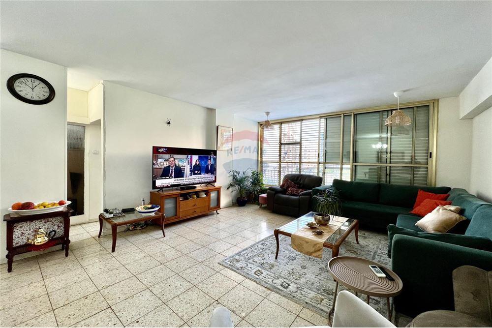 Apartment for Sale in Netanya - Image 2