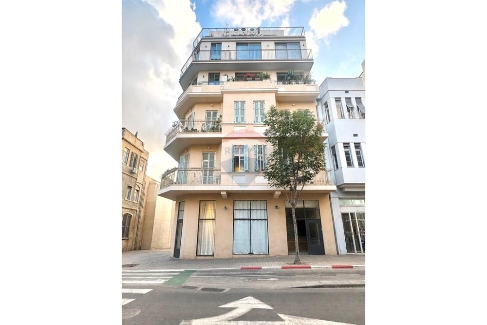 Apartment for Sale in Tel Aviv - Image 4