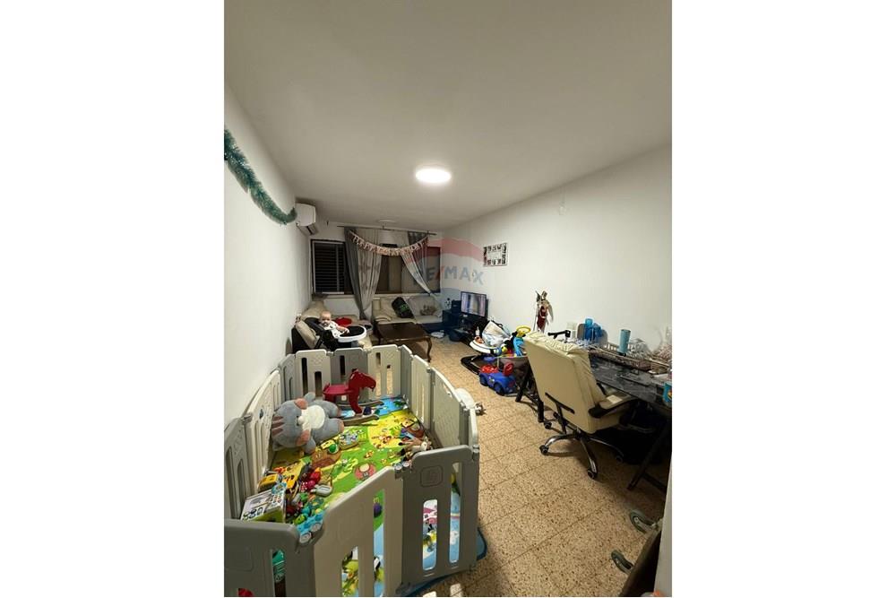Apartment for Sale in קרית מוצקין - Image 2