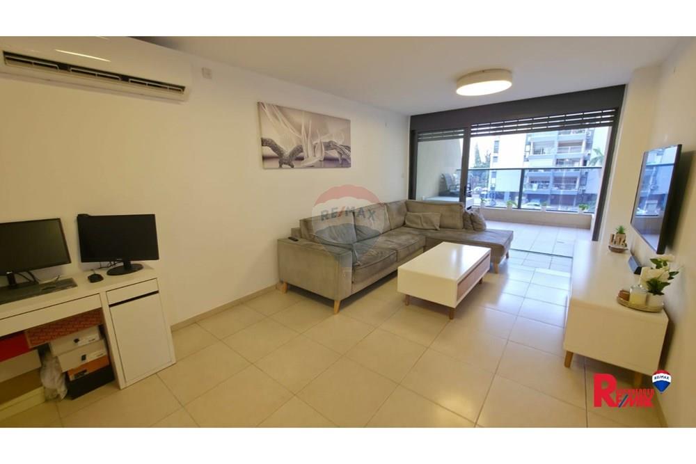 Apartment for Sale in Bat Yam - Image 2
