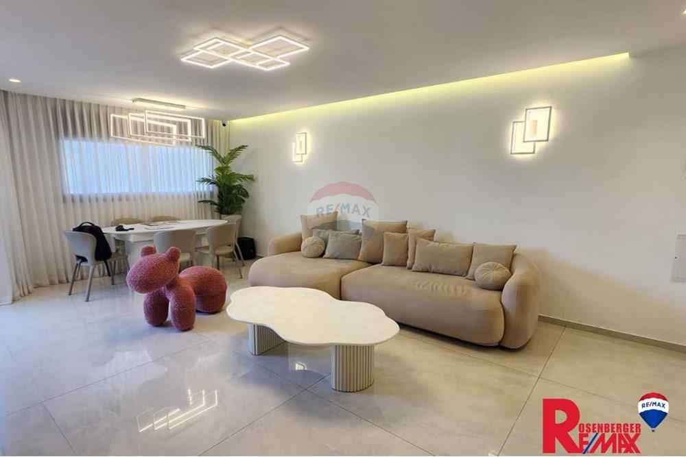 Apartment for Sale in Holon - Image 3