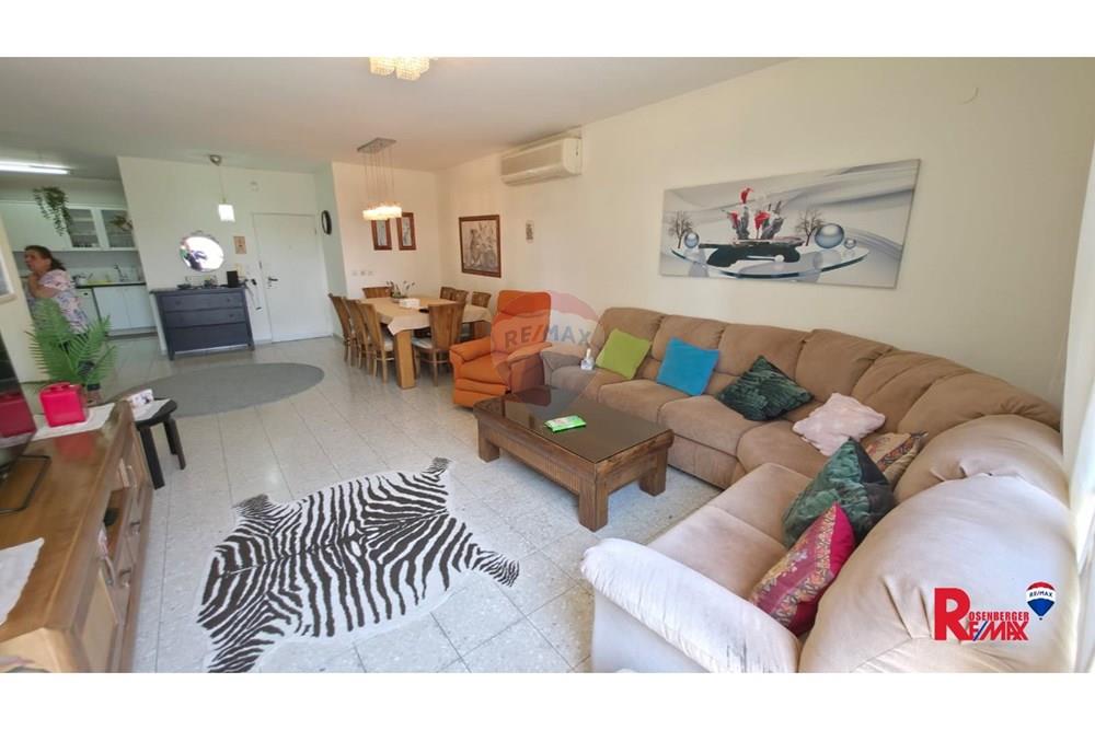 Apartment for Sale in Rishon LeZion - Image 2