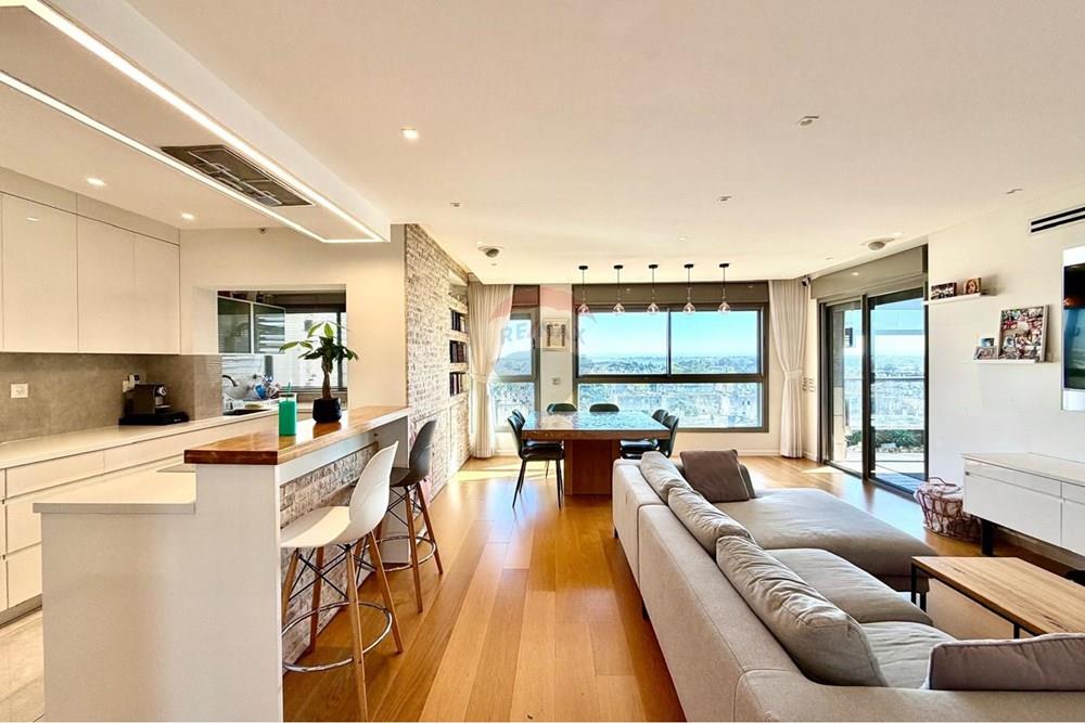 Apartment for Sale in Netanya - Image 2