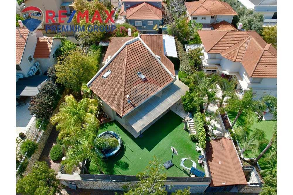 Condo for Sale in שוהם - Image 1
