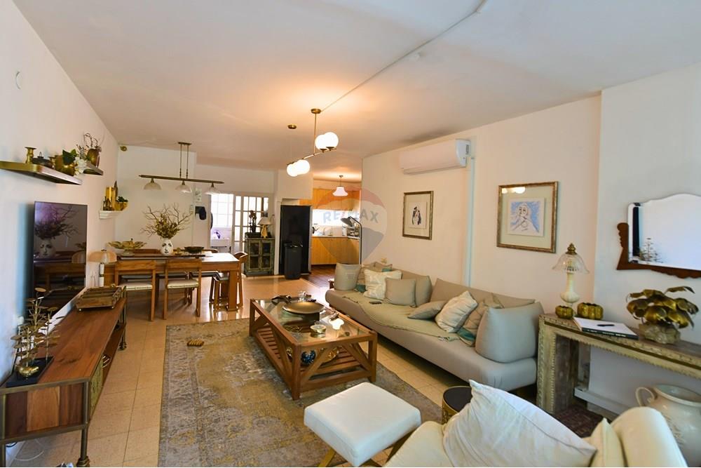 Apartment for Sale in קרית אונו - Image 2