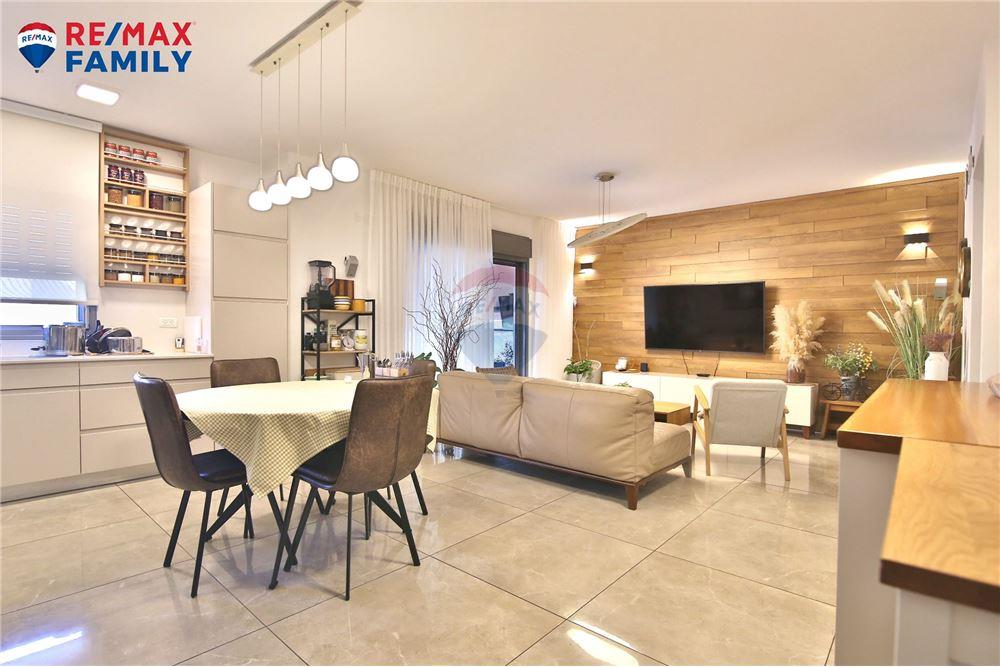 Apartment for Sale in קרית מוצקין - Image 1