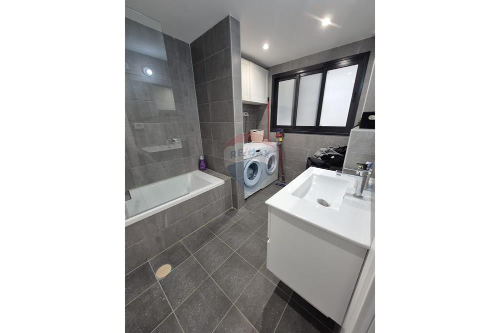 Apartment for Sale in Lod - Image 6