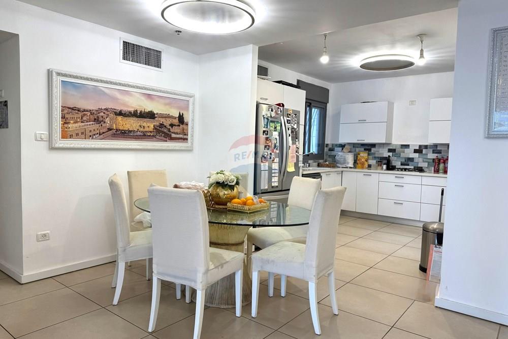 Apartment for Sale in Hod HaSharon - Image 3