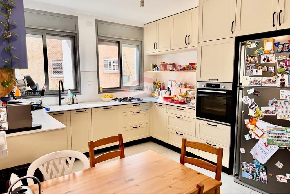 Apartment for Sale in Ra'anana - Image 4