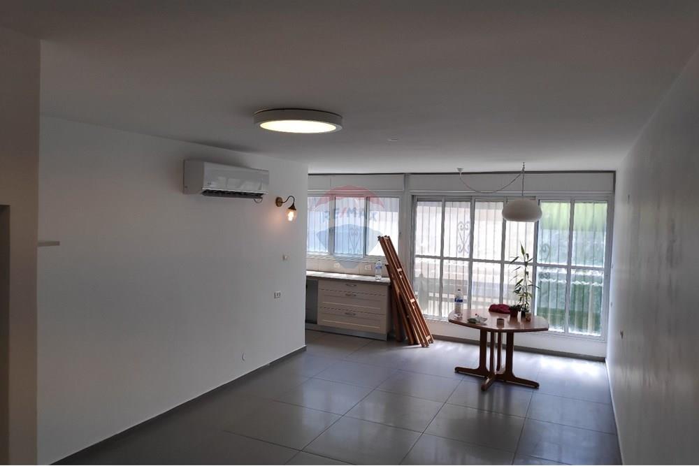 Apartment for Sale in Givatayim - Image 3
