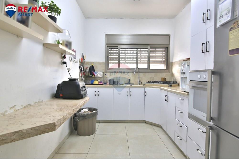 Apartment for Sale in Kiryat Yam - Image 5