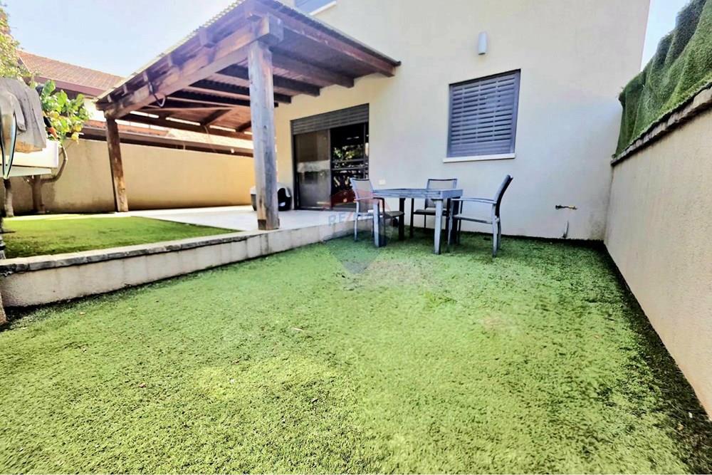 House for Sale in Hadera - Image 2