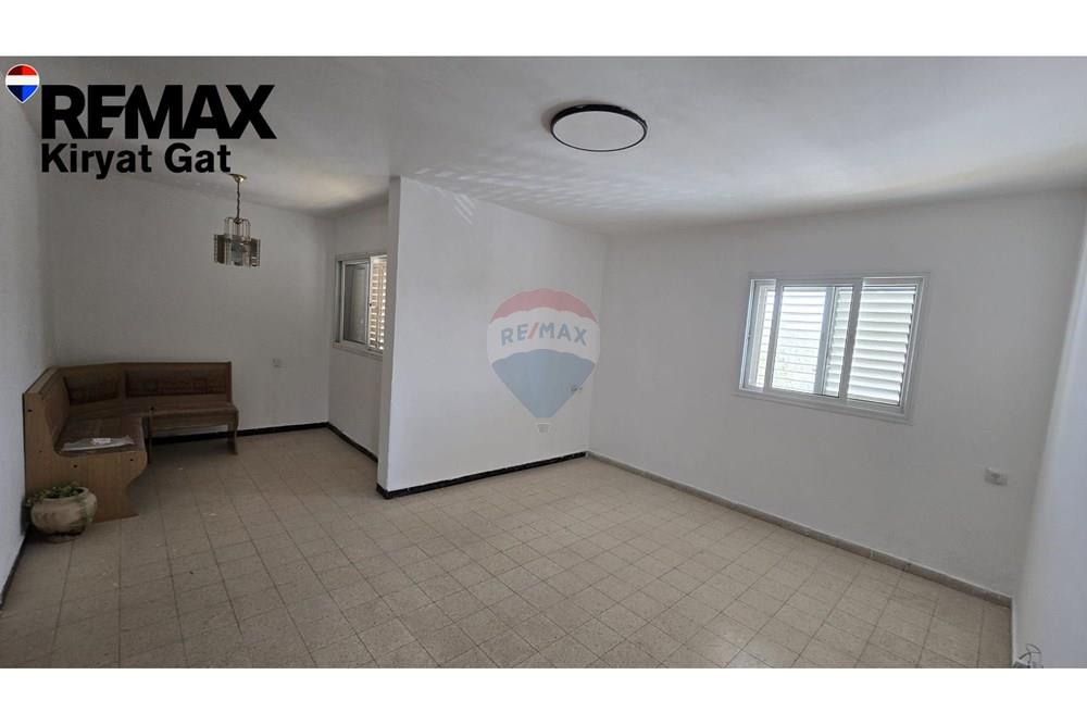Apartment for Sale in קרית גת - Image 4