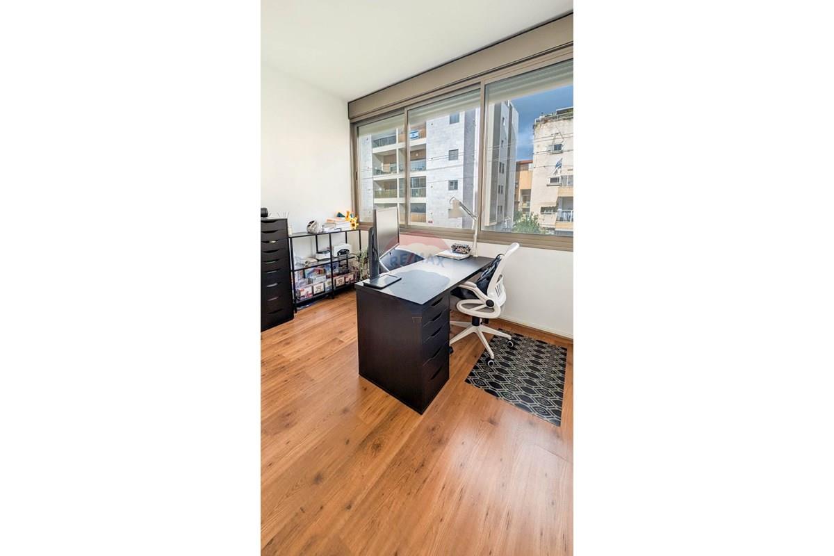 Apartment for Sale in קרית מוצקין - Image 6