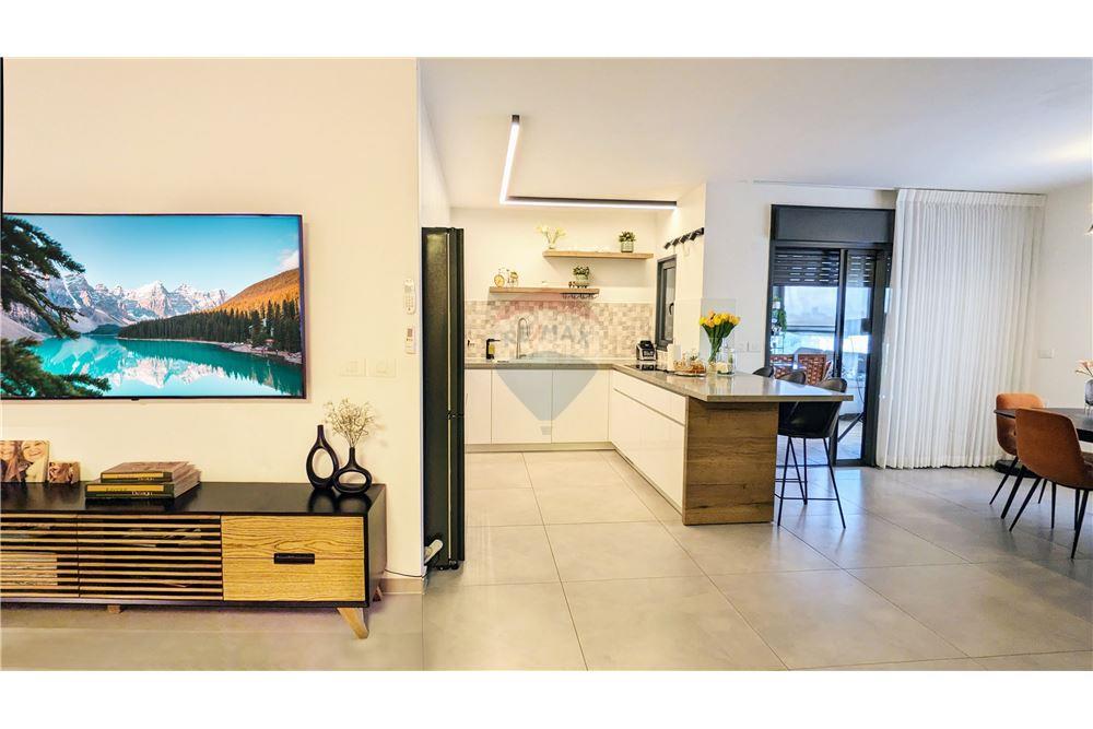 Apartment for Sale in Or Yehuda - Image 2