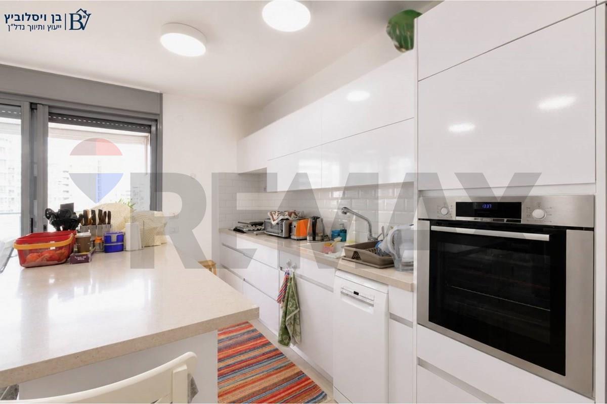 Apartment for Sale in קרית אונו - Image 4