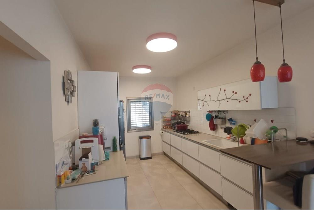Apartment for Sale in Kfar Saba - Image 2