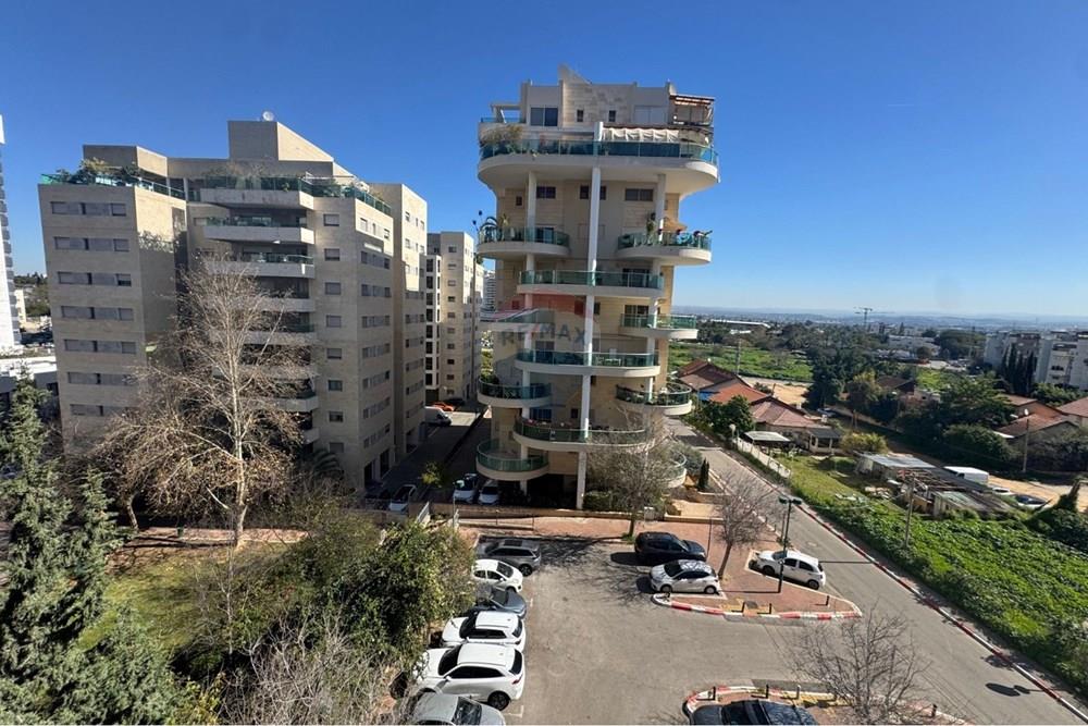 Apartment for Sale in Hod HaSharon - Image 2