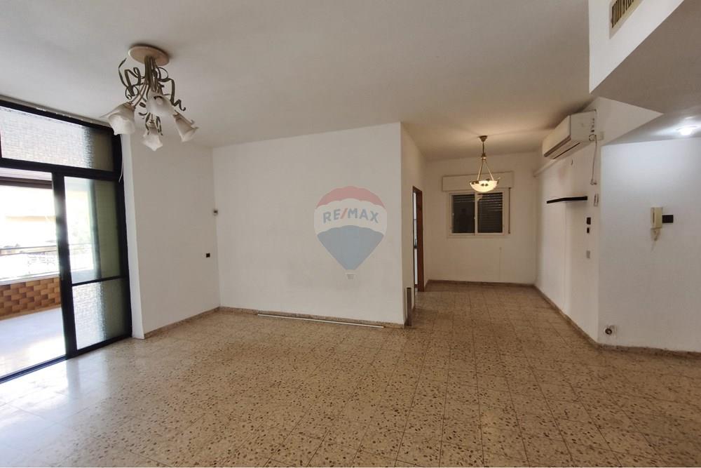 House for Sale in קרית מוצקין - Image 4