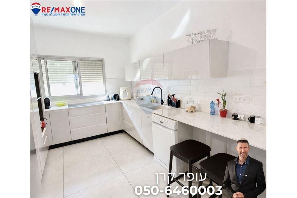 Apartment for Sale in Ra'anana - Image 3