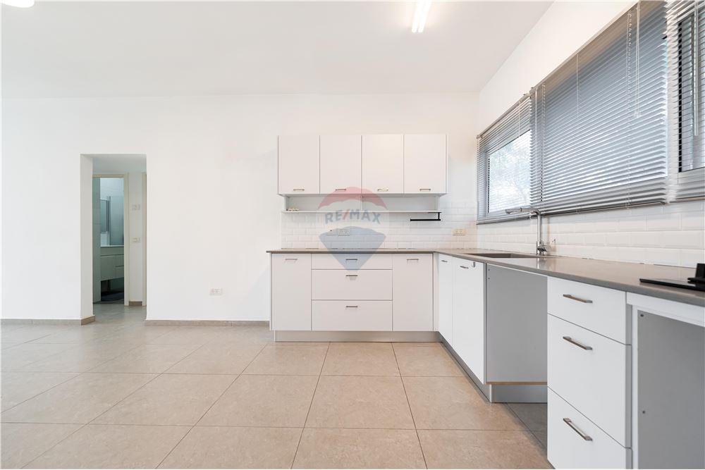 Apartment for Sale in קרית אונו - Image 6