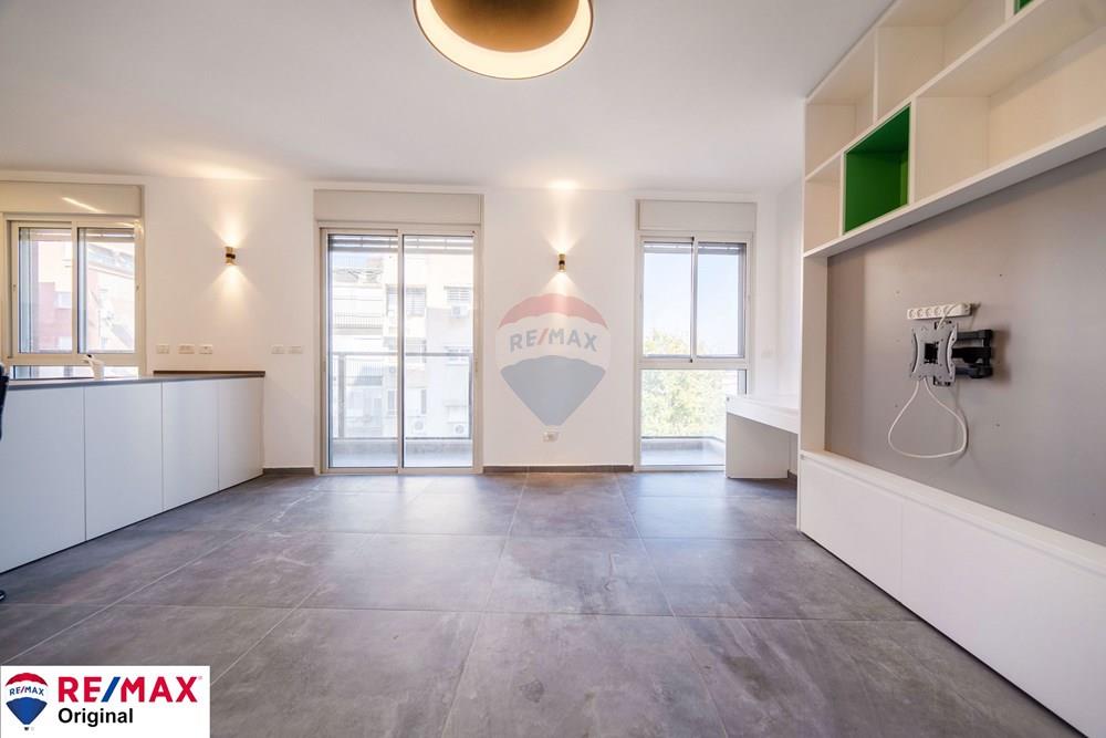 Apartment for Sale in Ramat Gan - Image 4