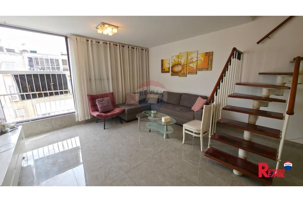 Apartment for Sale in Holon - Image 1