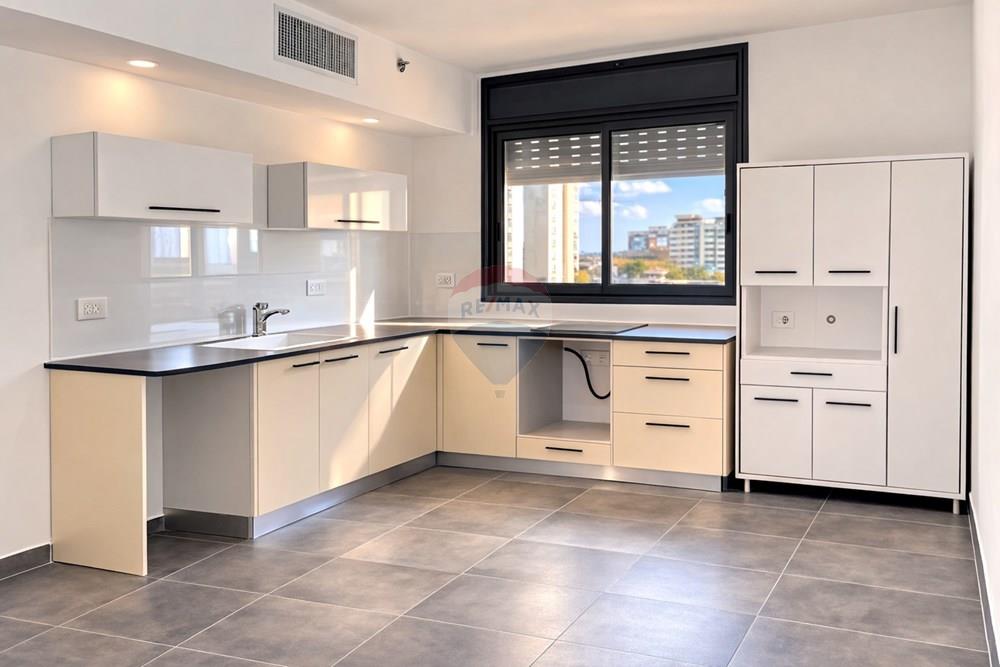 Apartment for Sale in Kiryat Yam - Image 1