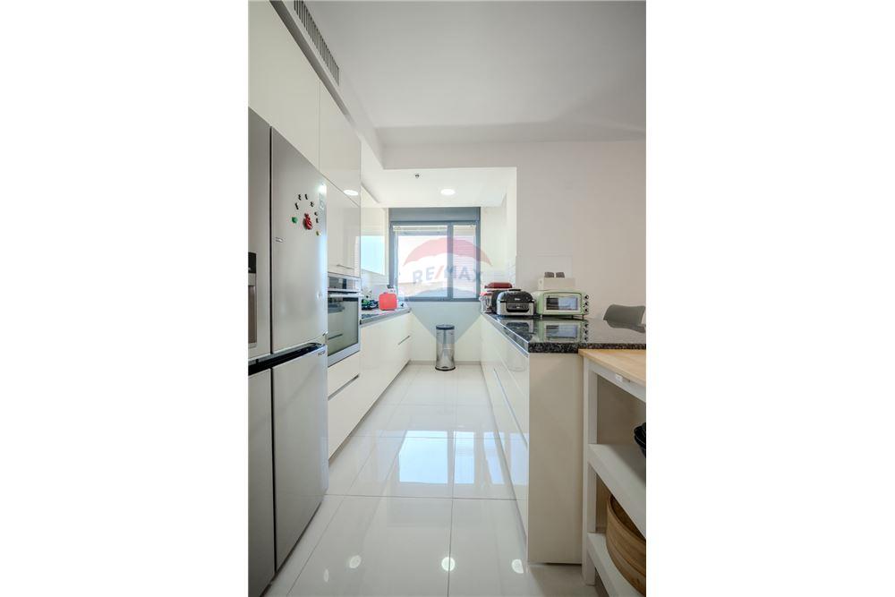 Apartment for Sale in Tel Aviv - Image 3