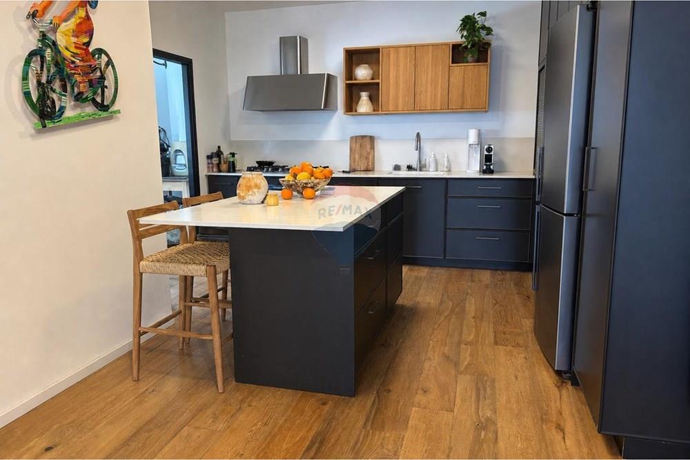 Apartment for Sale in Tel Aviv - Image 4
