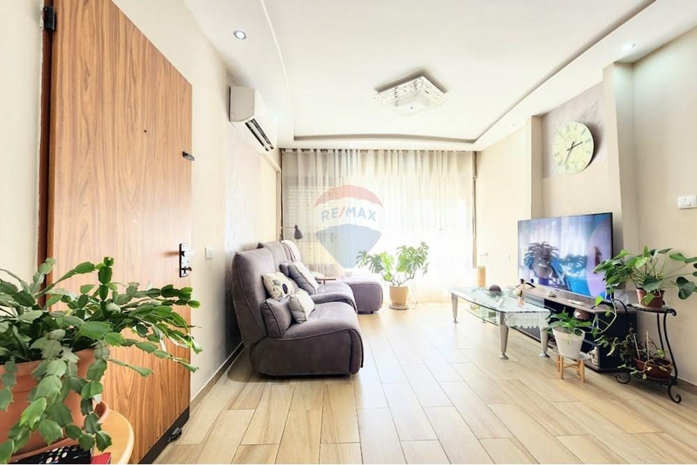 Apartment for Sale in מעלות - Image 1