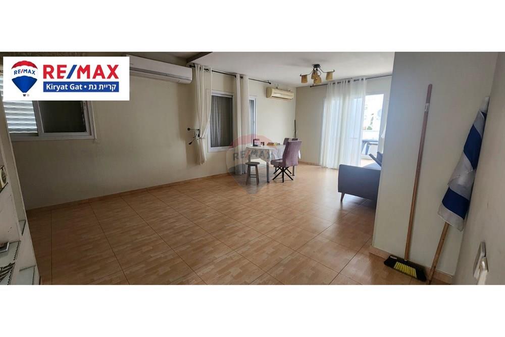 Apartment for Sale in קרית גת - Image 3