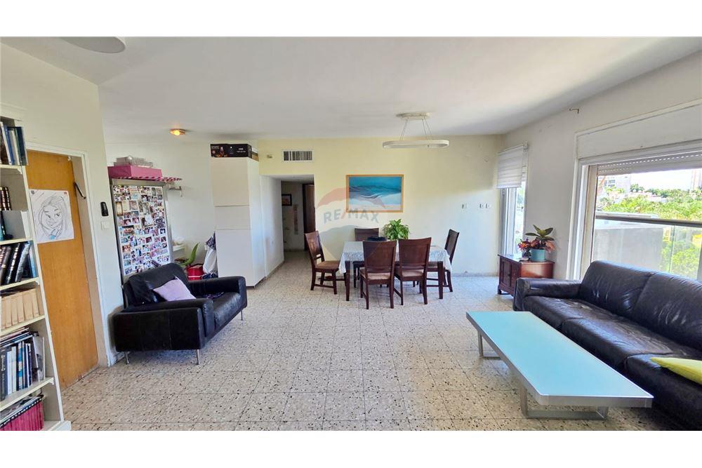 Apartment for Sale in Tel Aviv - Image 1